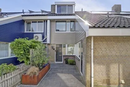 Tussenwoning te koop: Amaryllislaan 13, Plan Oost Hoogkarspel
