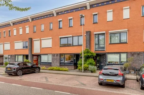 Tussenwoning te koop: Amazonelaan 181, Amerika Purmerend
