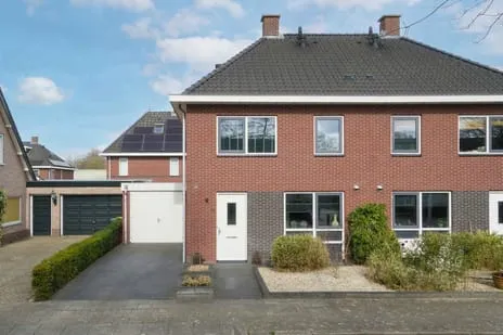 Tussenwoning te koop: Ambachtlaan 1A, De Ham Hoogland