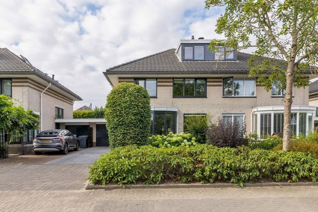 Tussenwoning te koop: Ambachtsherenlaan 18, Mijnsheerenland