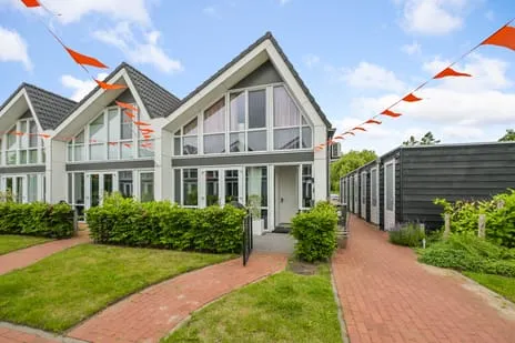 Terraced house for sale: Ambachtshof 16, Langs de Vuurlinie De Kwakel