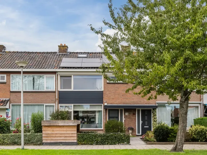 Tussenwoning te koop: Ambachtshof 8, Bodegraven