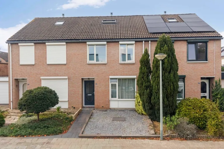 Tussenwoning te koop: Ambachtsingel 19, Roermond