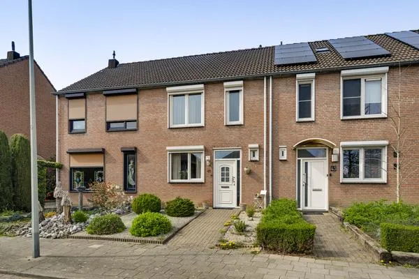 Tussenwoning te koop: Ambachtsingel 41, Roermond