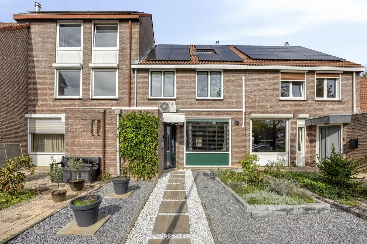 Tussenwoning te koop: Ambachtsingel 69, Roermond
