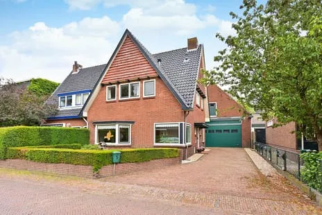 Twee-onder-één-kap te koop: Ambachtstraat 5, Laren-Centrum Laren (Nh)