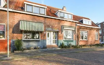 Tussenwoning te koop: Ambonstraat 12, Indische Buurt-Zuid Dordrecht