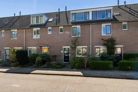 Tussenwoning te koop: Amelisweerd 147, Elly Takmastraat e.o. Amersfoort