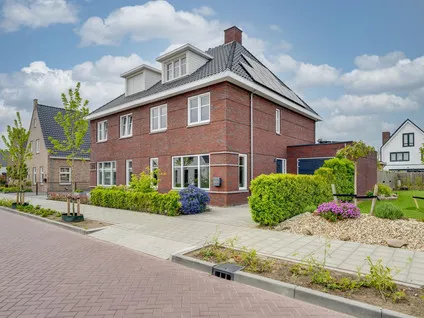Twee-onder-één-kap te koop: Amerlaan 26, Fijnaart Fijnaart