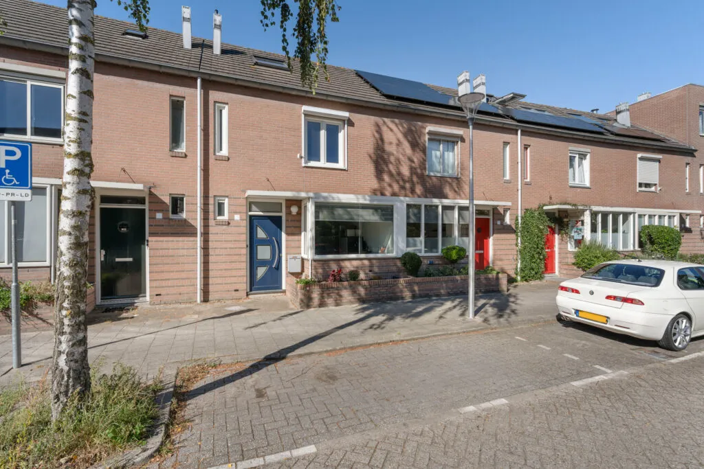 Tussenwoning te koop: Amerongseberg 9, Utrecht