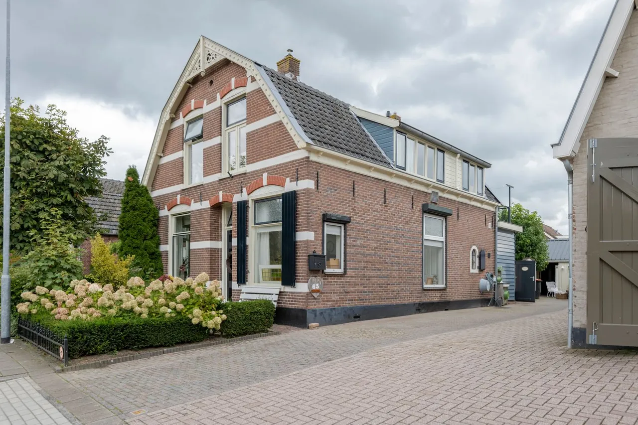 Twee-onder-één-kap te koop: Amersfoortsestraat 63-01, Barneveld