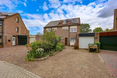 Tussenwoning te koop: Amersfoortweg 9, Stedenwijk Midden-west Almere
