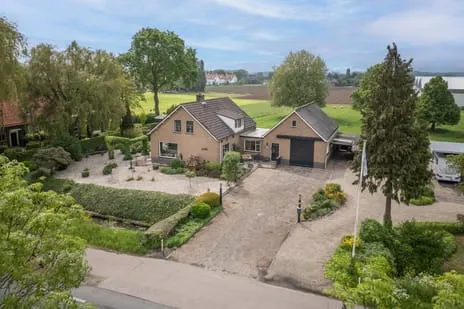 Vrijstaande woning te koop: Ammerzodenseweg 9, Verspreide huizen in het bouwgebied Hedel