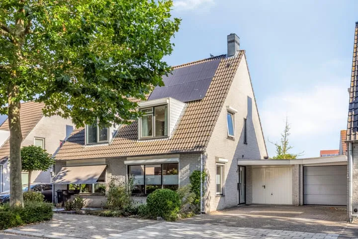 Tussenwoning te koop: Amnestylaan 4, Erasmuswijk Middelburg