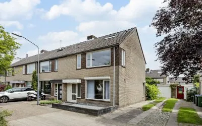 Hoekwoning te koop: Ampèrestraat 11, Natuurkundigenbuurt Oosterhout
