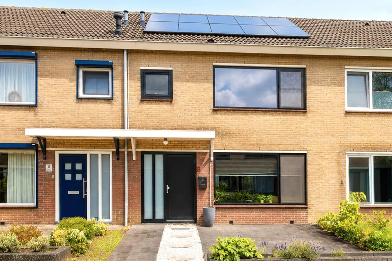 Tussenwoning te koop: Ampèrestraat 8, Terneuzen