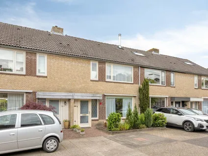 Tussenwoning te koop: Ampèrestraat 7, Natuurkundigenbuurt Oosterhout