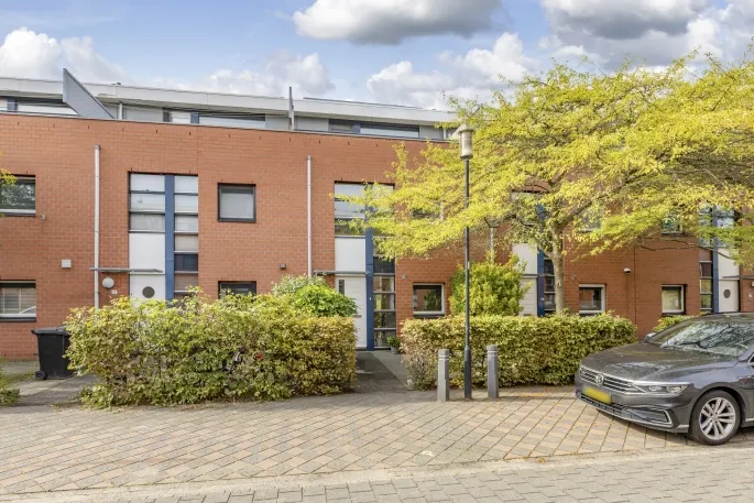 Tussenwoning te koop: Amrum 16, Zaandam