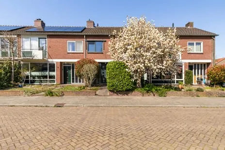 Tussenwoning te koop: Amsivarilaan 11, Orden Apeldoorn
