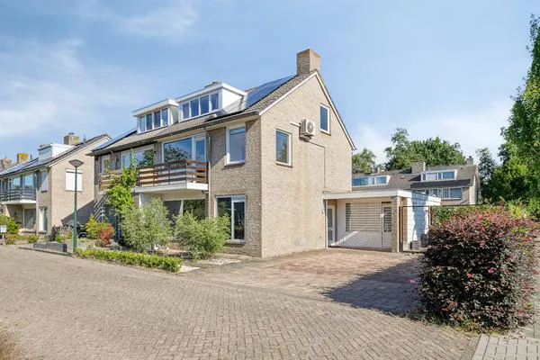 Corner house for sale: Amstellaan 43, De Gentiaan Son En Breugel