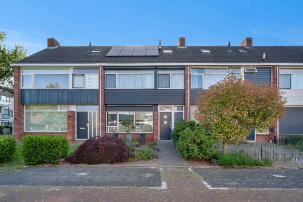 Tussenwoning te koop: Amstelstraat 10, De Brake Nijverdal