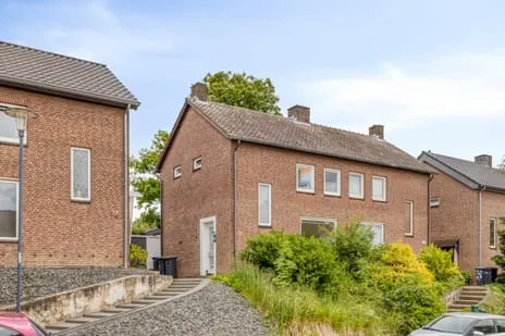 Twee-onder-één-kap te koop: Amstenraderweg 70, Mariarade-Zuid Hoensbroek