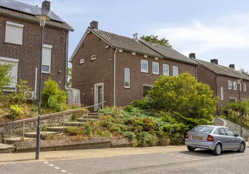 Twee-onder-één-kap te koop: Amstenraderweg 74, Mariarade-Zuid Hoensbroek