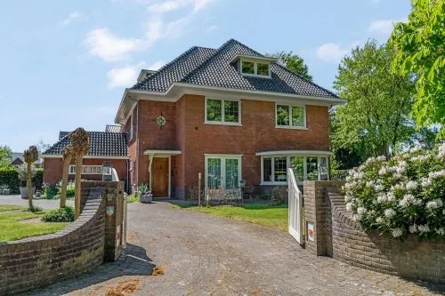 Vrijstaande woning te koop: Amsterdamseweg 21, Zeeheldenbuurt Ede
