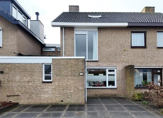 Tussenwoning te koop: Andries Vierlinghlaan 5, Noordlangeweg Willemstad