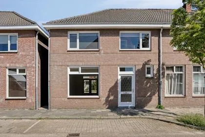 Twee-onder-één-kap te koop: Anemonestraat 2, Bloemenplein Eindhoven