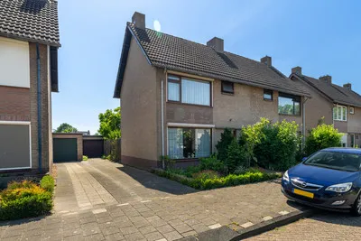 Twee-onder-één-kap te koop: Anemoonlaan 11, Raamsdonksveer Raamsdonksveer