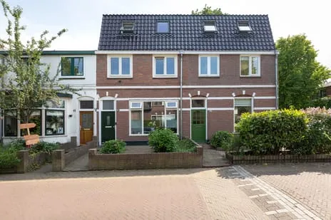 Tussenwoning te koop: Anjelierstraat 13, Bloemenkwartier Noord Hilversum