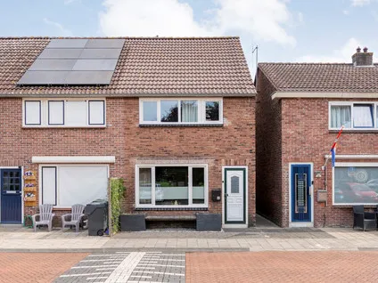 Corner house for sale: Anjelierstraat 14, Bloemenbuurt Meppel