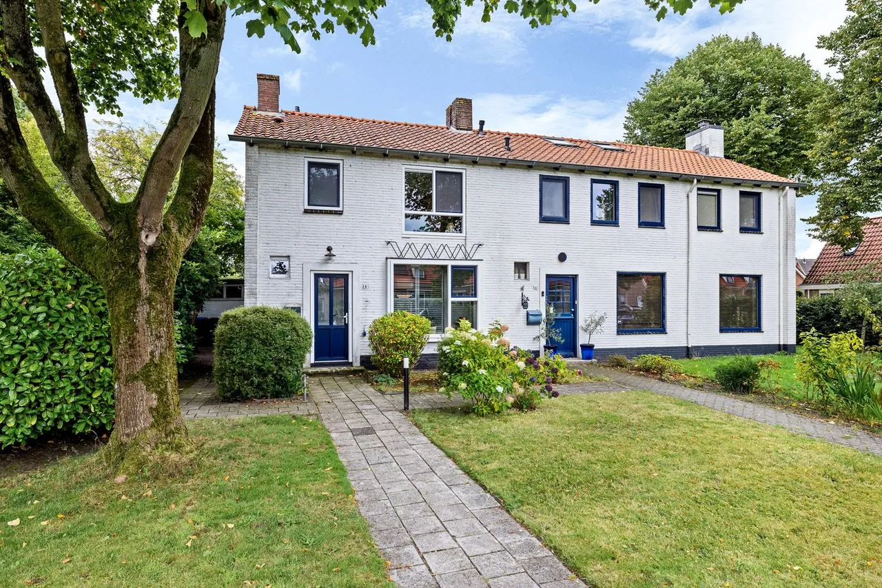 Twee-onder-één-kap te koop: Anjelierstraat 6, Heerenveen
