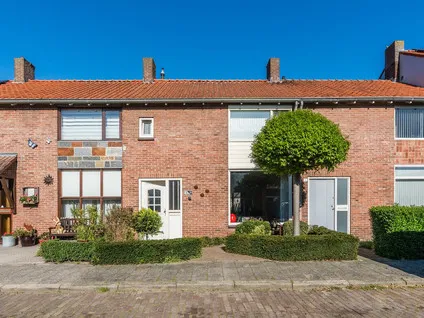 Tussenwoning te koop: Anjerstraat 10, Hoevenseveld Uden