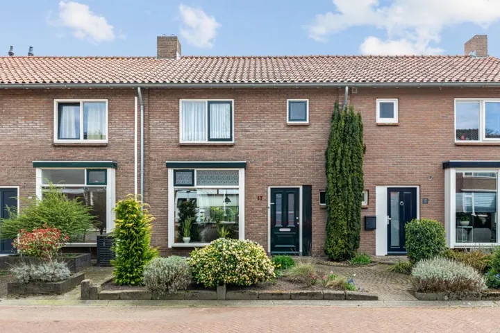 Tussenwoning te koop: Anjerstraat 17, Raalte