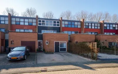 Tussenwoning te koop: Anjerstraat 18, Bloemenbuurt Zuid Almere