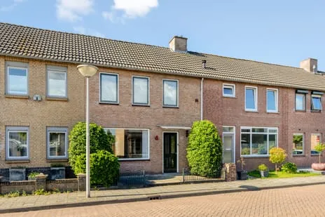 Terraced house for sale: Anjerstraat 32, Steenbergen-Zuid Steenbergen (Nb)