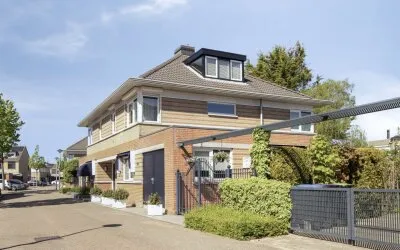 Twee-onder-één-kap te koop: Anke Servaesstraat 36, Spijkenisse