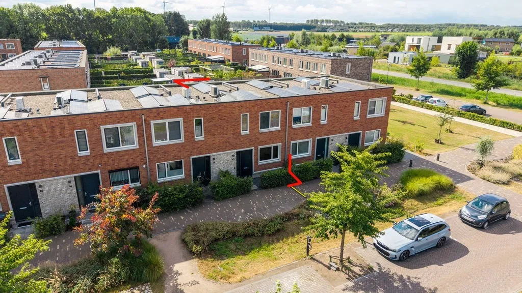 Tussenwoning te koop: Anna Maria van Schurmanlaan 10, Almere
