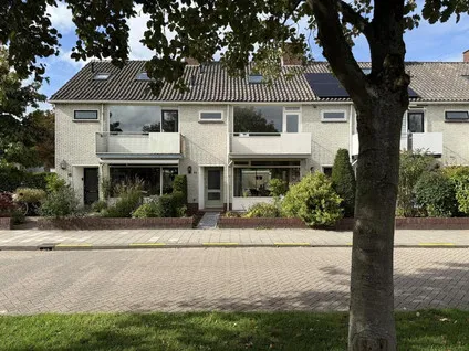 Tussenwoning te koop: Anna Paulownalaan 11, Naardermeerkwartier Naarden