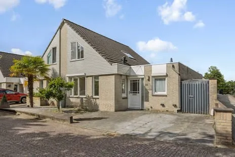 Corner house for sale: Anna van Asseldonkhof 20, De Staatsliedenbuurt 'S-Hertogenbosch