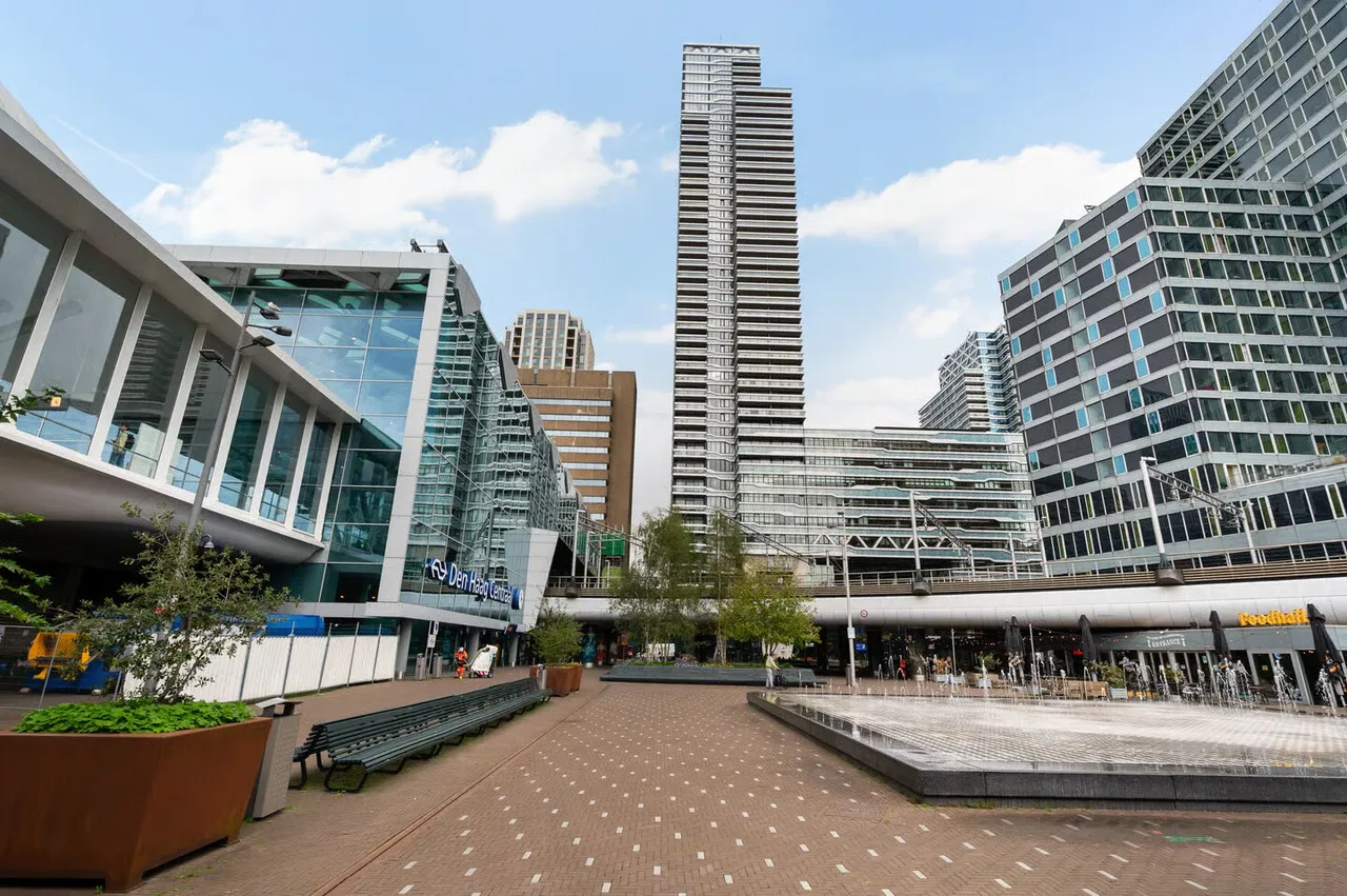 Appartement te koop: Anna van Buerenplein 157, 'S-Gravenhage