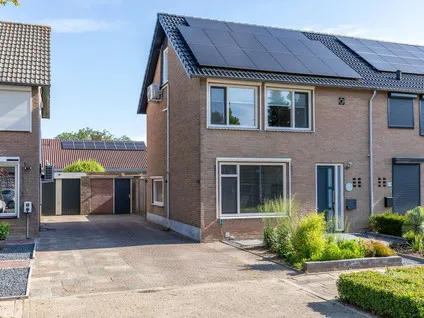 Semi-detached for sale: Anna van Burenstraat 9, Buren Tielseweg Buren