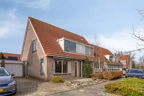 Tussenwoning te koop: Anna Blamanstraat 5, De Hoef Waalwijk