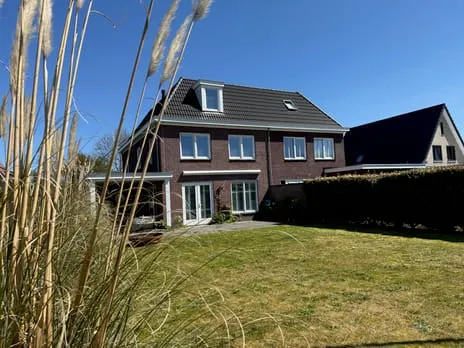 Twee-onder-één-kap te koop: Anne Frankstraat 8, Den Burg Den Burg