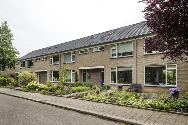 Tussenwoning te huur: Anne Frankstraat 28, Overstegen - oost Doetinchem