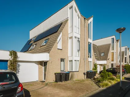 Tussenwoning te koop: Annette Versluys-Poelmanstraat 32, Maaswijk-Zuidwest Spijkenisse