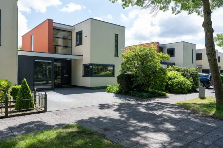 Corner house for sale: Annie M.G. Schmidtweg 7, Literatuurwijk Zuid Almere