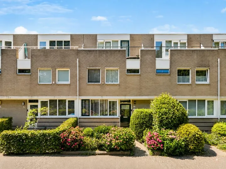 Tussenwoning te koop: Annie Romeinsingel 26, Dobbewijk-Zuid Leiden